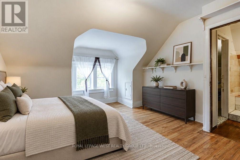 












28 CONCORD AVENUE

,
Toronto,




Ontario
M6H2P1

