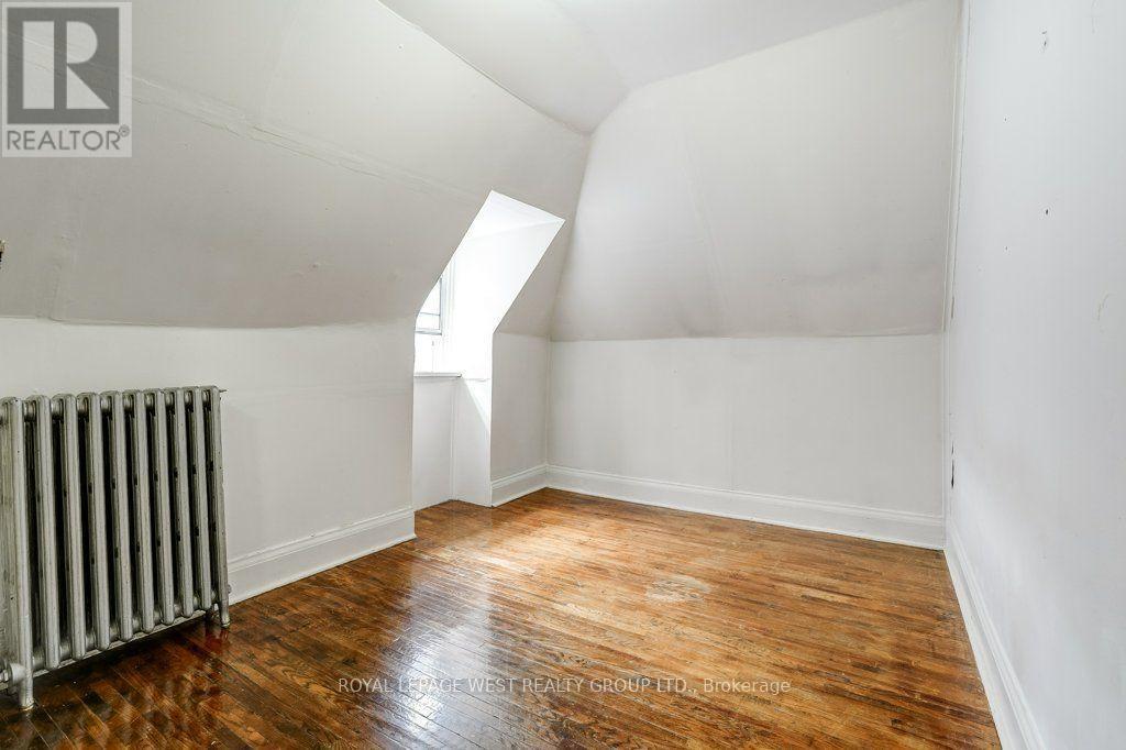 












28 CONCORD AVENUE

,
Toronto,




Ontario
M6H2P1

