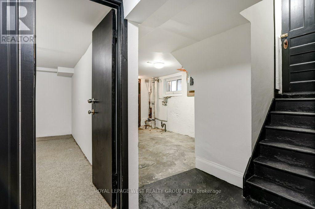 












28 CONCORD AVENUE

,
Toronto,




Ontario
M6H2P1

