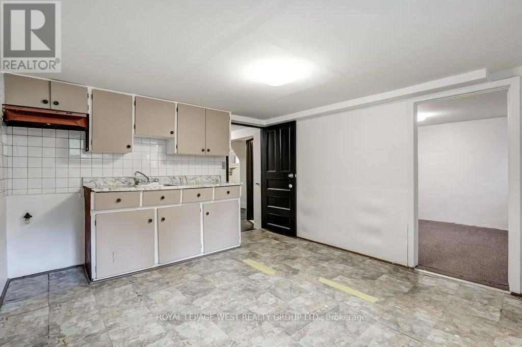 












28 CONCORD AVENUE

,
Toronto,




Ontario
M6H2P1

