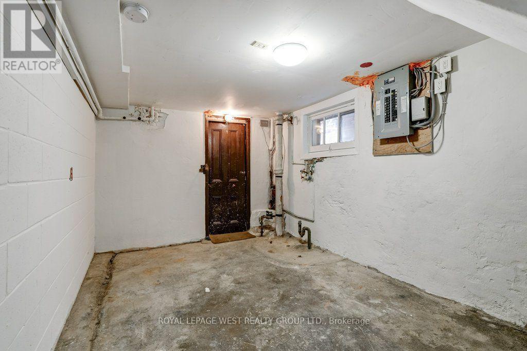 












28 CONCORD AVENUE

,
Toronto,




Ontario
M6H2P1


