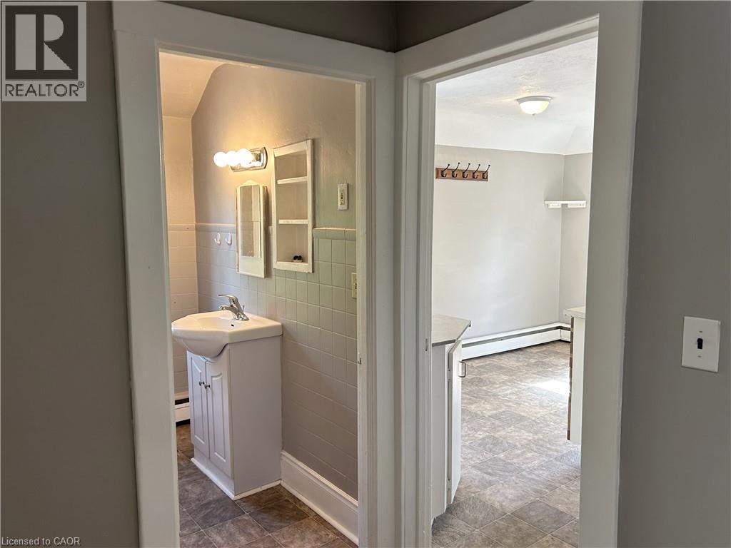 












102 STANLEY Street

,
Simcoe,




Ontario
N3Y1M4

