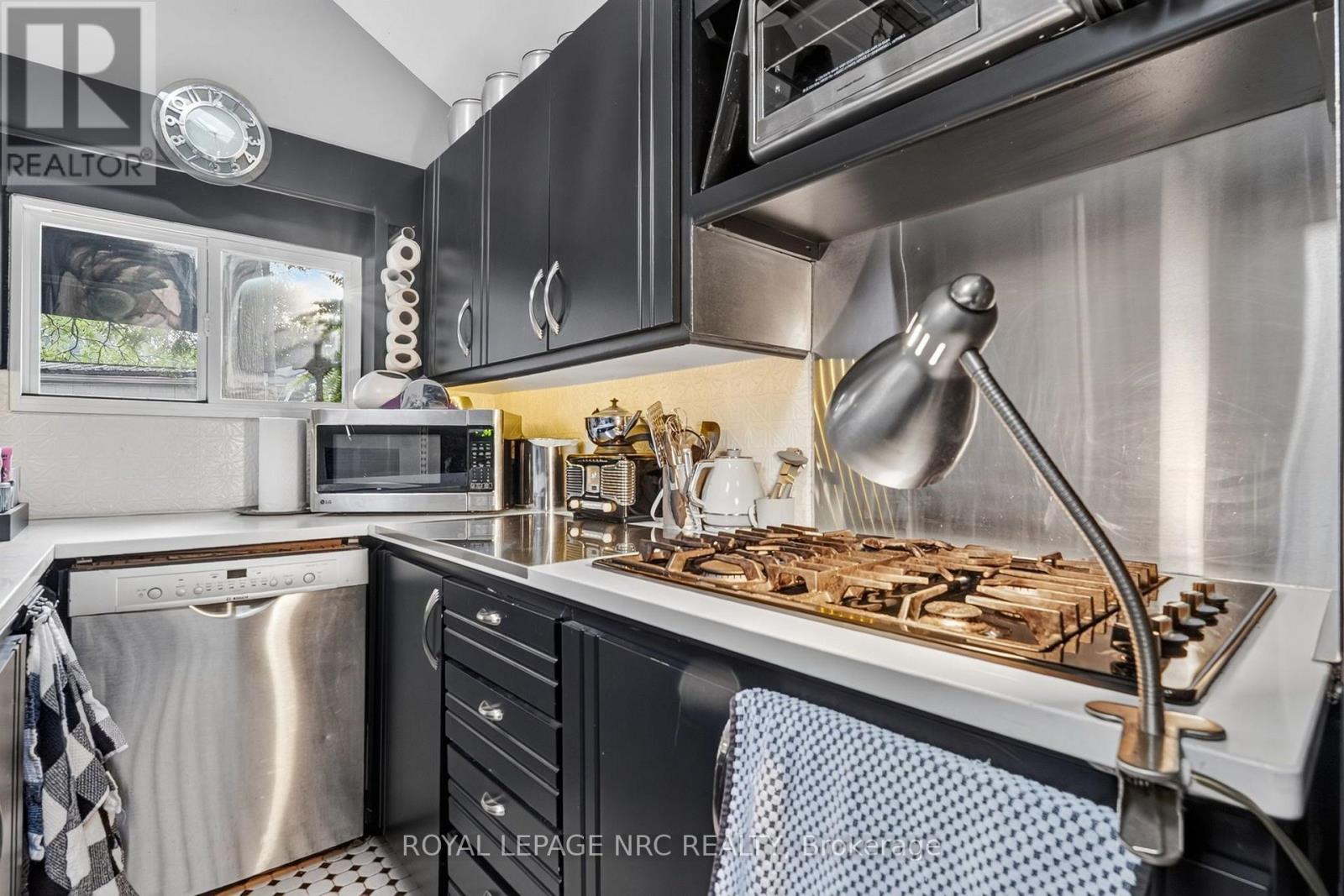 












93 LINCOLN ROAD E

,
Fort Erie (Crystal Beach),




Ontario
L0S1B0

