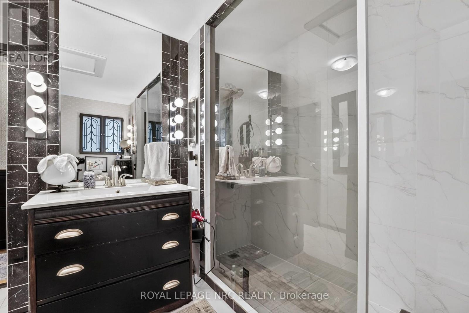 












93 LINCOLN ROAD E

,
Fort Erie (Crystal Beach),




Ontario
L0S1B0

