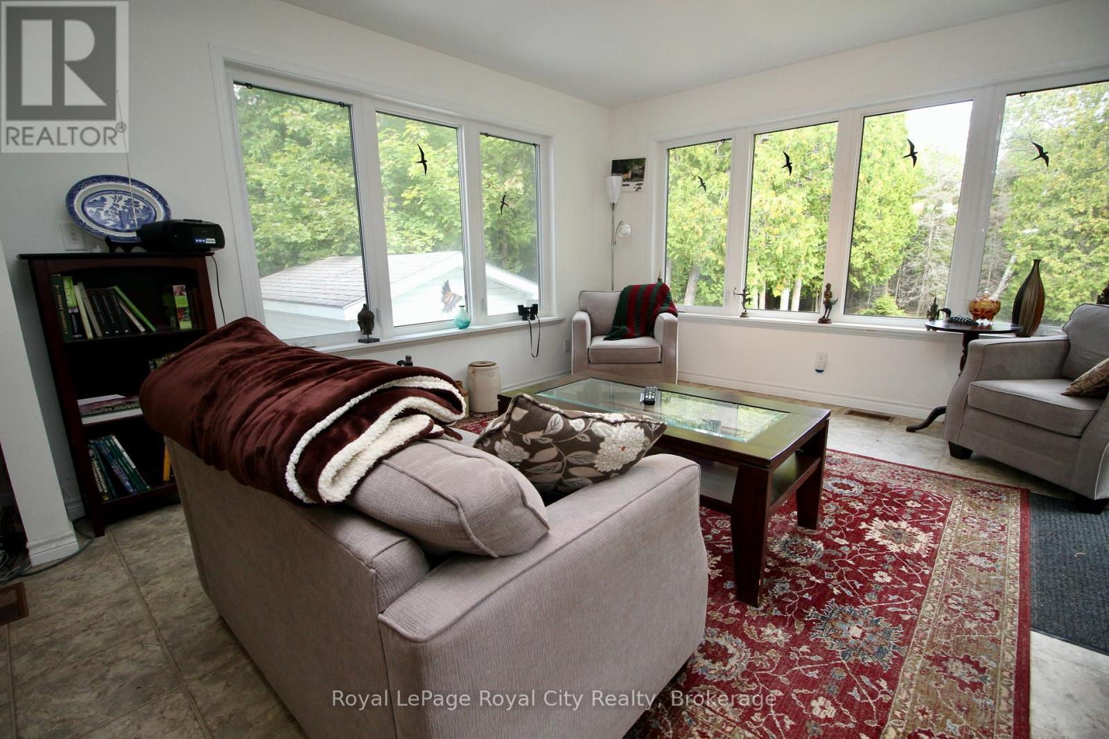 












8 BROCK STREET

,
Northern Bruce Peninsula,




Ontario
N0H2R0

