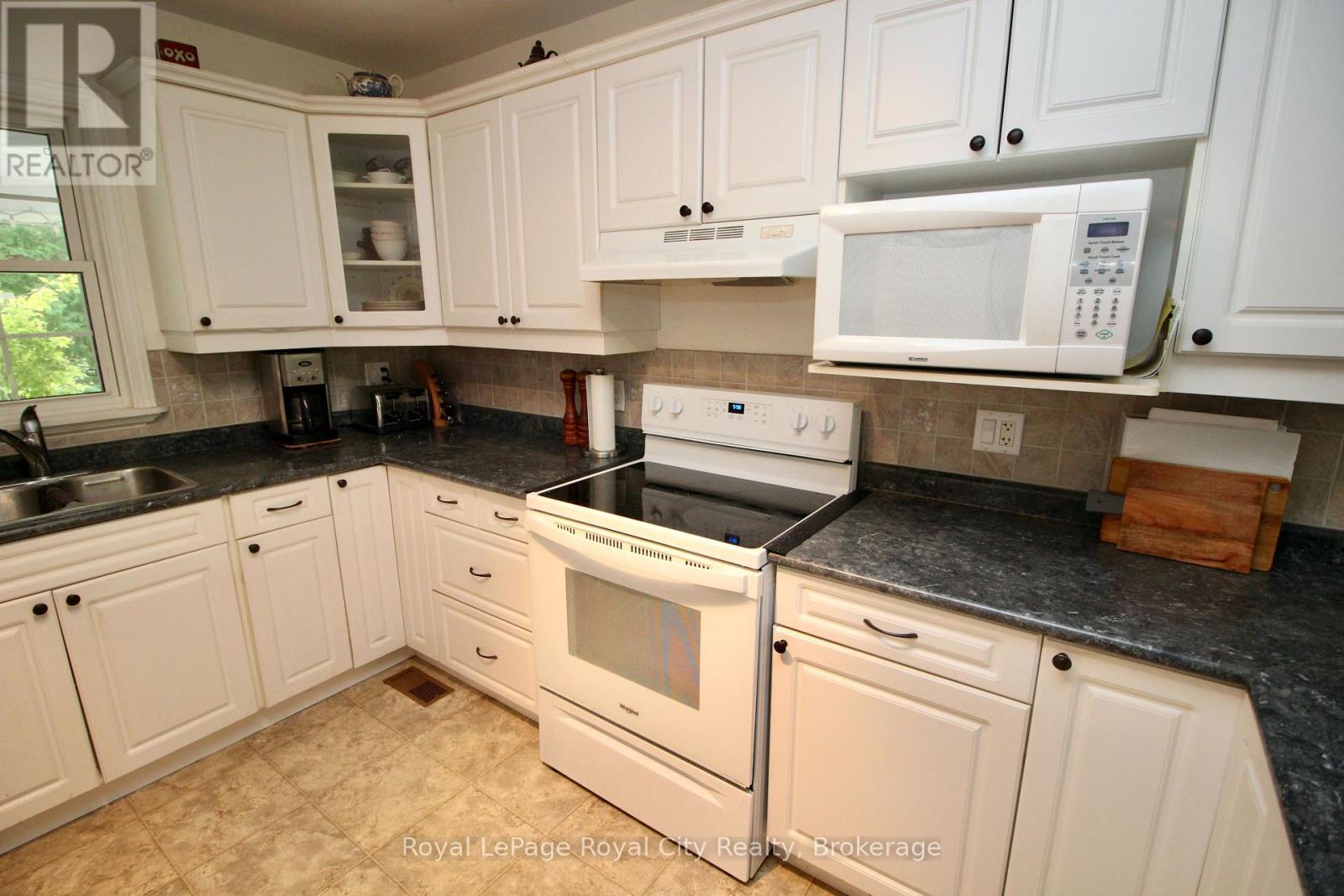 












8 BROCK STREET

,
Northern Bruce Peninsula,




Ontario
N0H2R0


