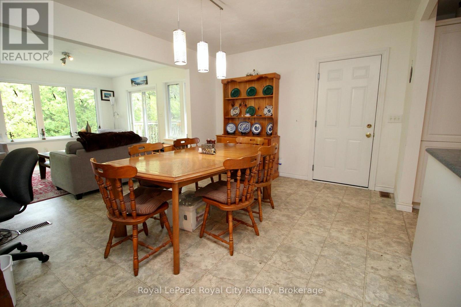 












8 BROCK STREET

,
Northern Bruce Peninsula,




Ontario
N0H2R0

