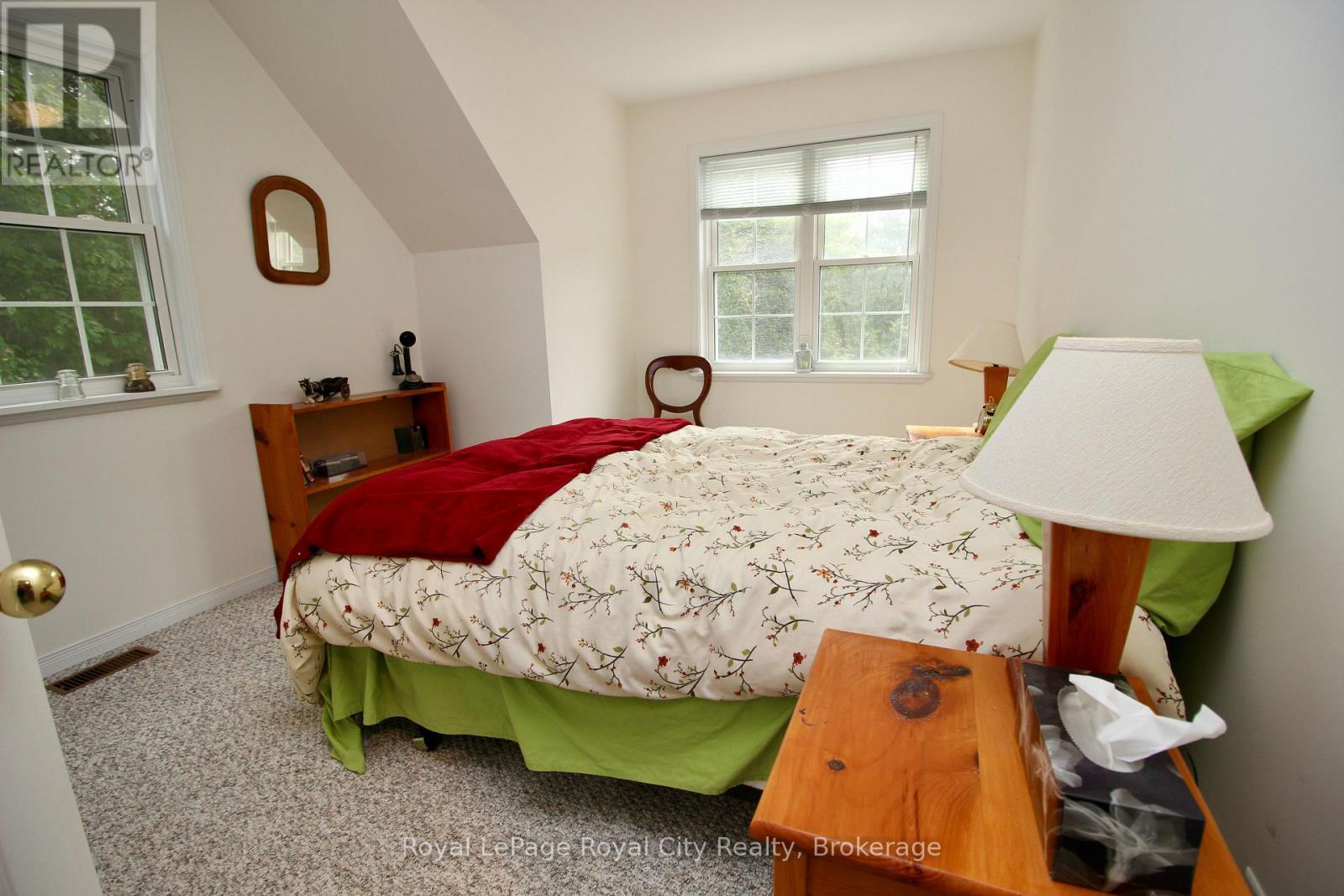 












8 BROCK STREET

,
Northern Bruce Peninsula,




Ontario
N0H2R0

