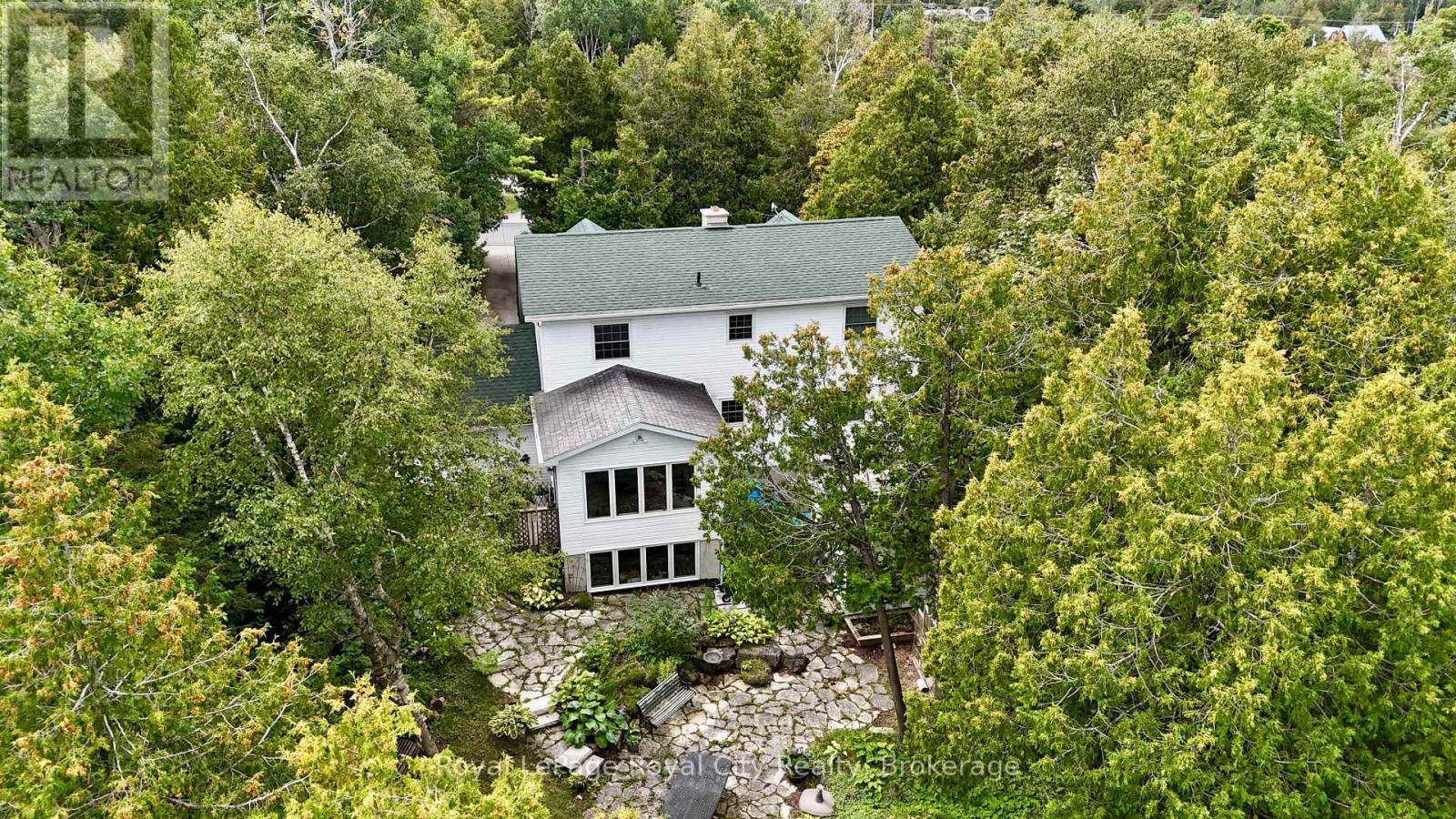 












8 BROCK STREET

,
Northern Bruce Peninsula,




Ontario
N0H2R0

