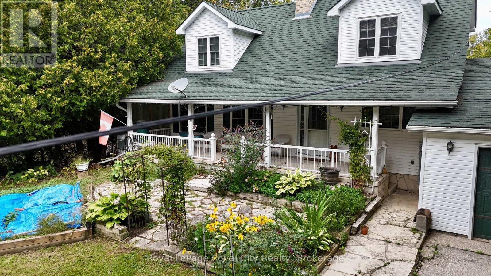 












8 BROCK STREET

,
Northern Bruce Peninsula,




Ontario
N0H2R0

