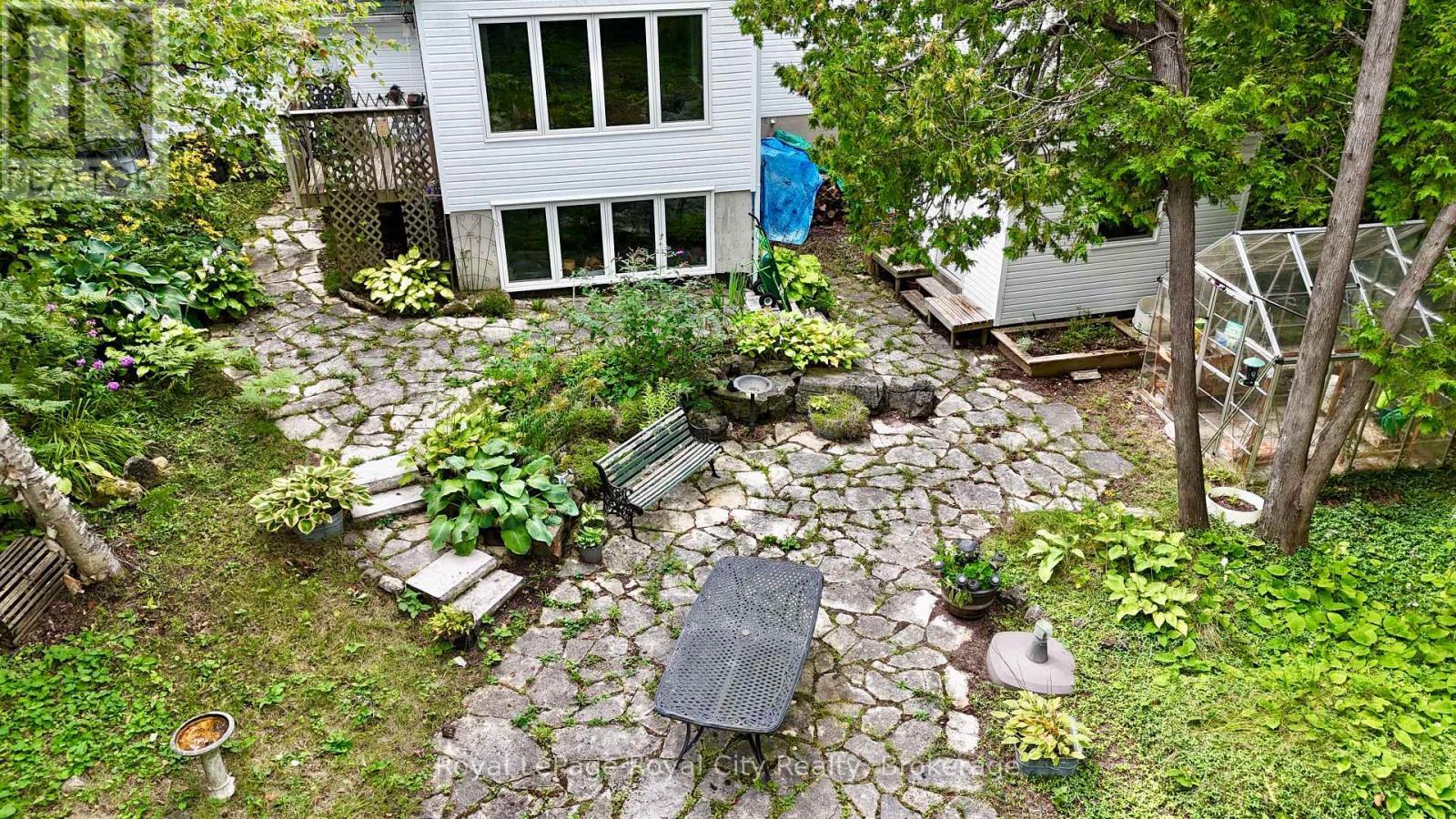 












8 BROCK STREET

,
Northern Bruce Peninsula,




Ontario
N0H2R0

