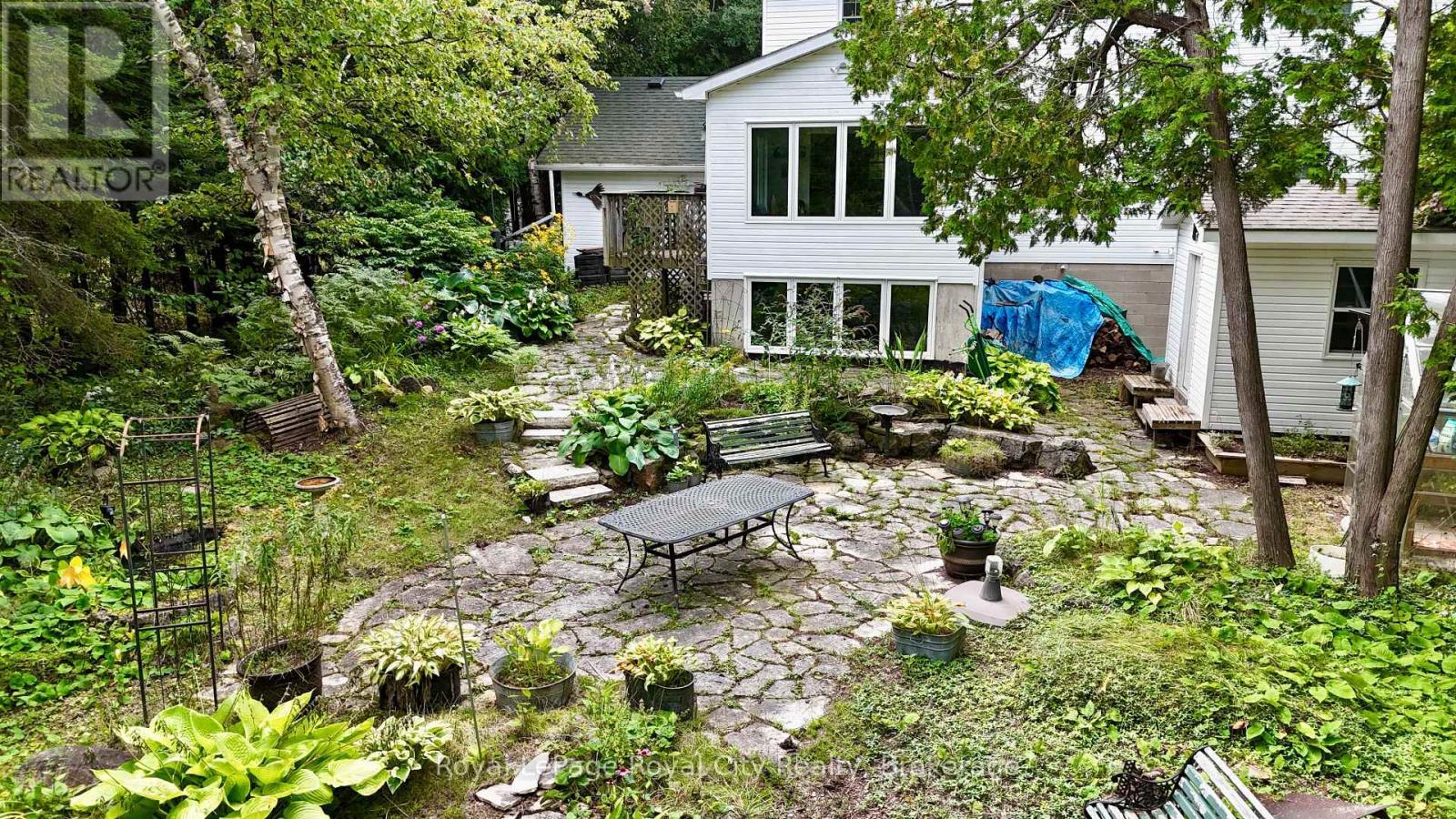 












8 BROCK STREET

,
Northern Bruce Peninsula,




Ontario
N0H2R0

