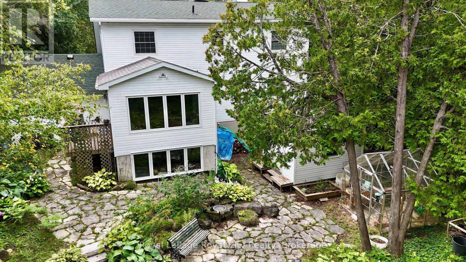 












8 BROCK STREET

,
Northern Bruce Peninsula,




Ontario
N0H2R0

