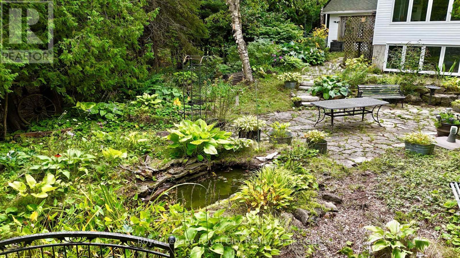 












8 BROCK STREET

,
Northern Bruce Peninsula,




Ontario
N0H2R0

