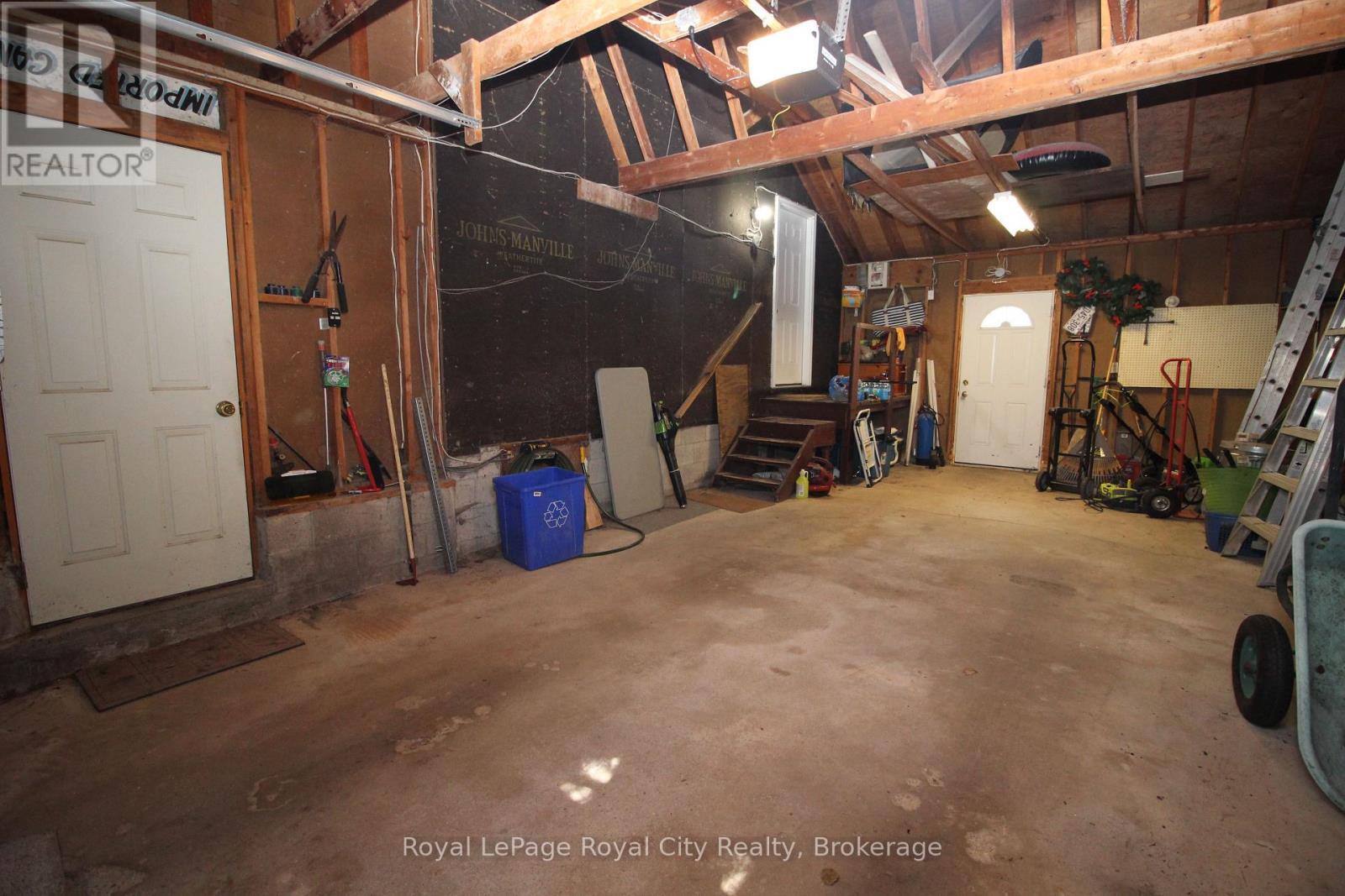 












8 BROCK STREET

,
Northern Bruce Peninsula,




Ontario
N0H2R0

