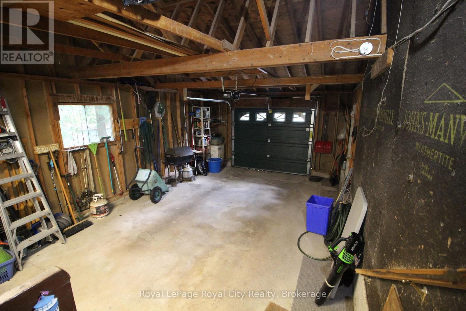 












8 BROCK STREET

,
Northern Bruce Peninsula,




Ontario
N0H2R0

