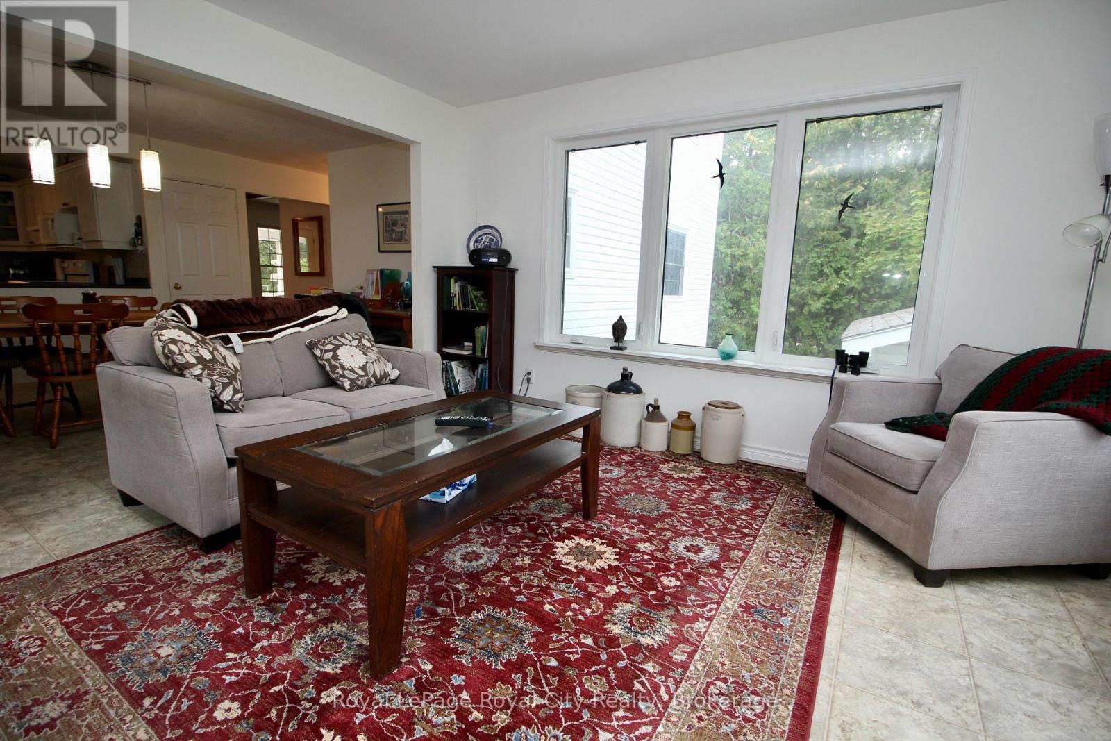 












8 BROCK STREET

,
Northern Bruce Peninsula,




Ontario
N0H2R0

