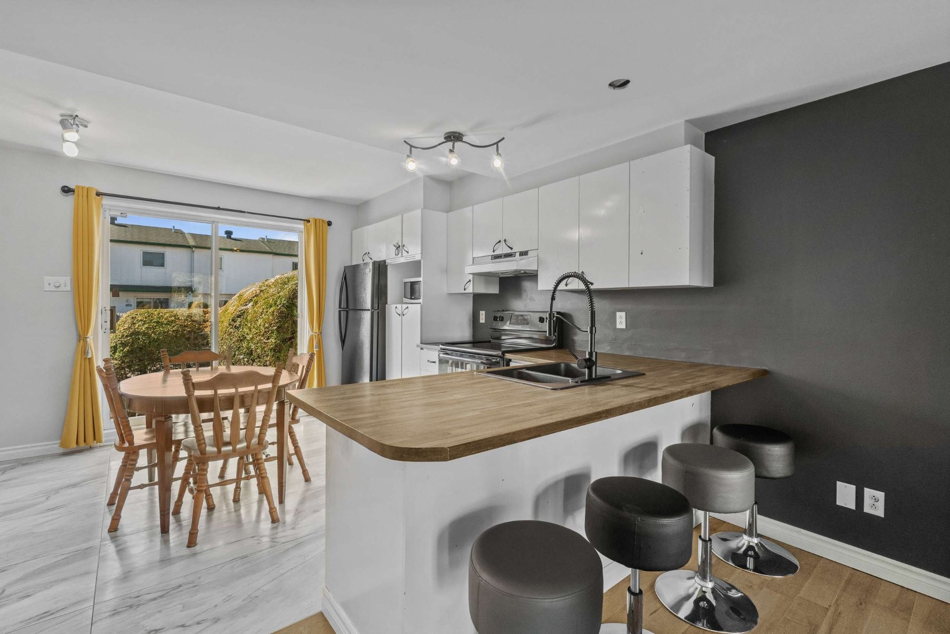 









130Z


Rue Leblanc

, B,
Repentigny (Repentigny),




QC
J6A8G2

