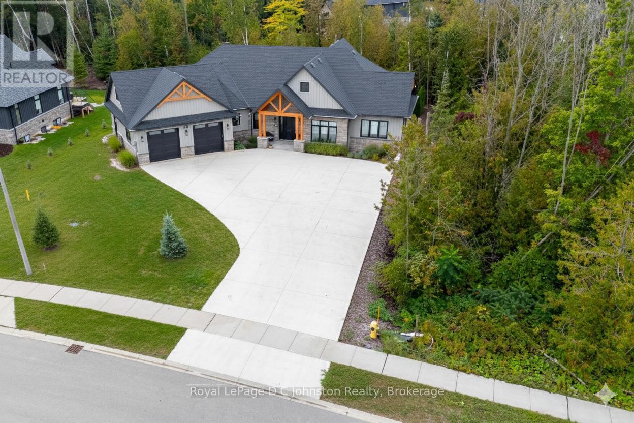












28 LAKESIDE WOODS CRESCENT

,
Saugeen Shores,




Ontario
N0H2C6

