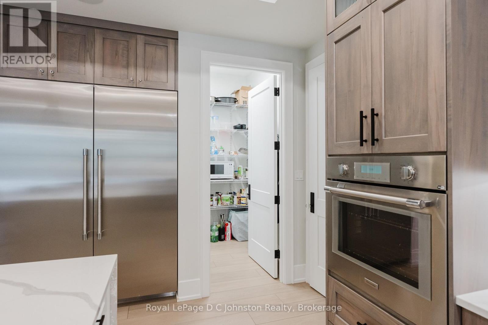 












28 LAKESIDE WOODS CRESCENT

,
Saugeen Shores,




Ontario
N0H2C6

