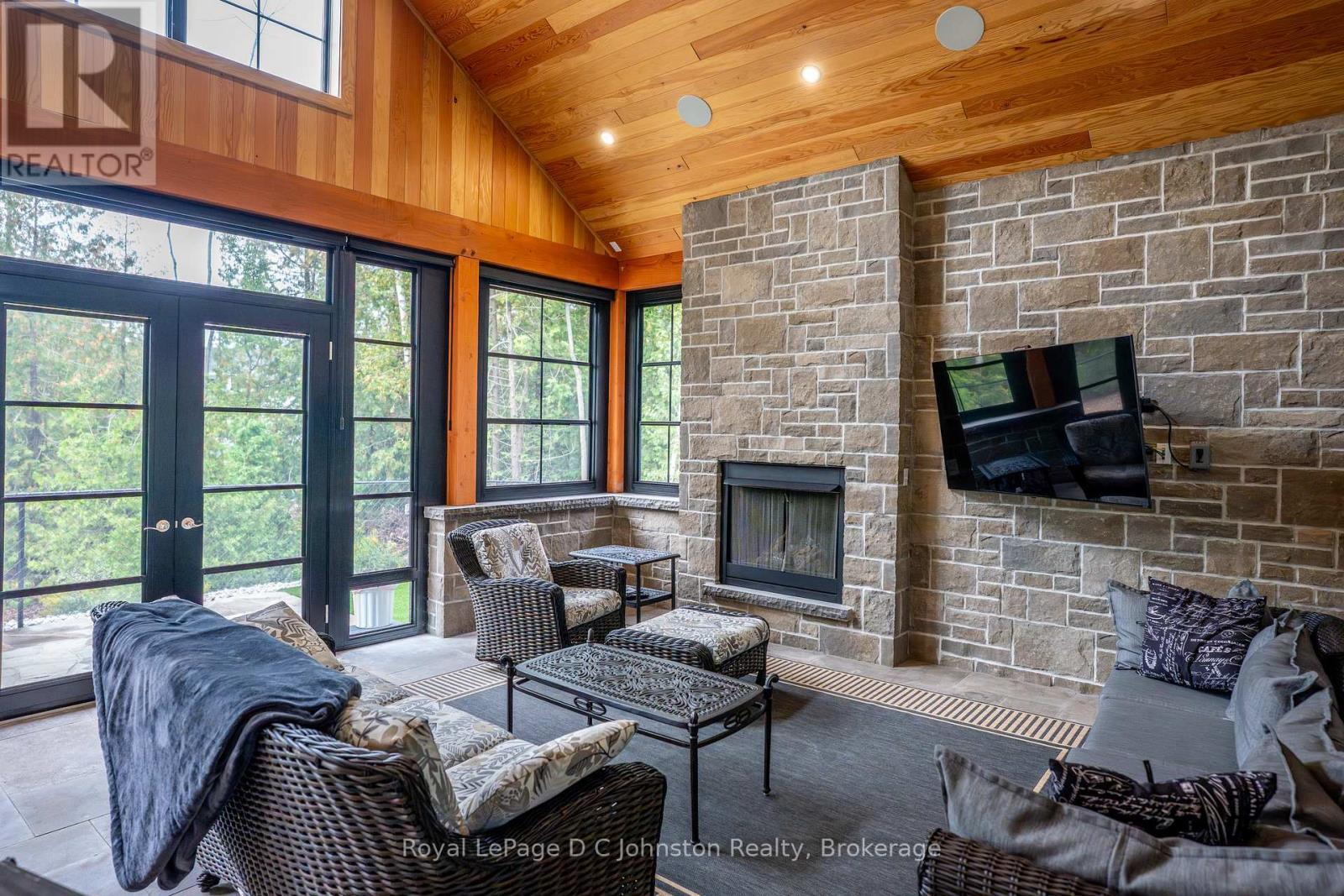 












28 LAKESIDE WOODS CRESCENT

,
Saugeen Shores,




Ontario
N0H2C6

