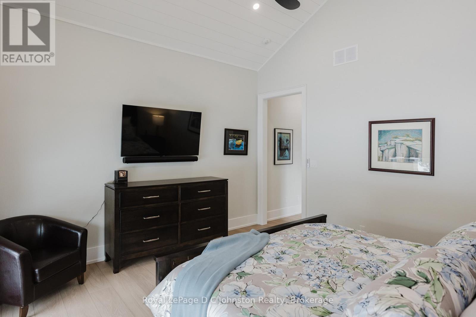 












28 LAKESIDE WOODS CRESCENT

,
Saugeen Shores,




Ontario
N0H2C6

