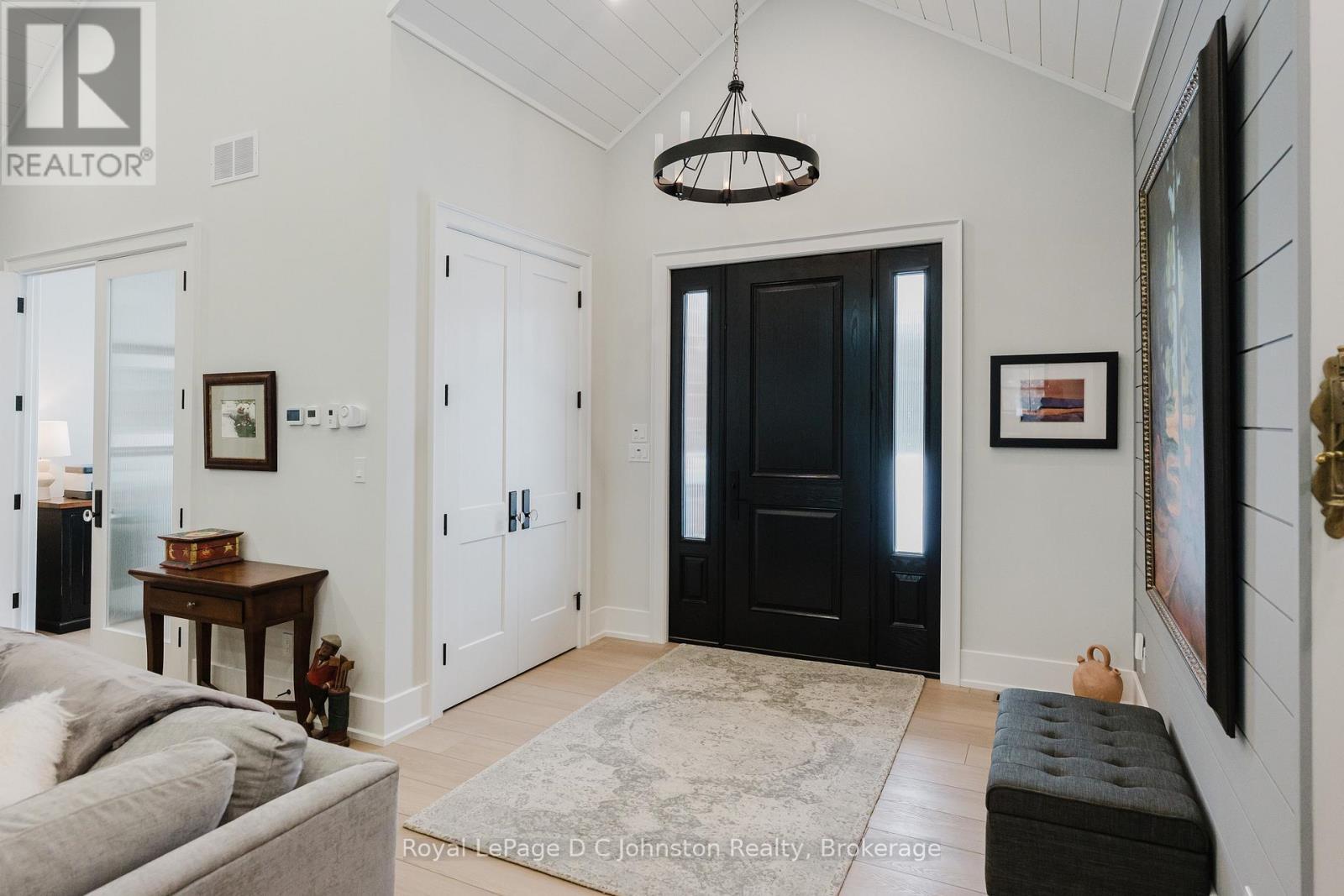












28 LAKESIDE WOODS CRESCENT

,
Saugeen Shores,




Ontario
N0H2C6

