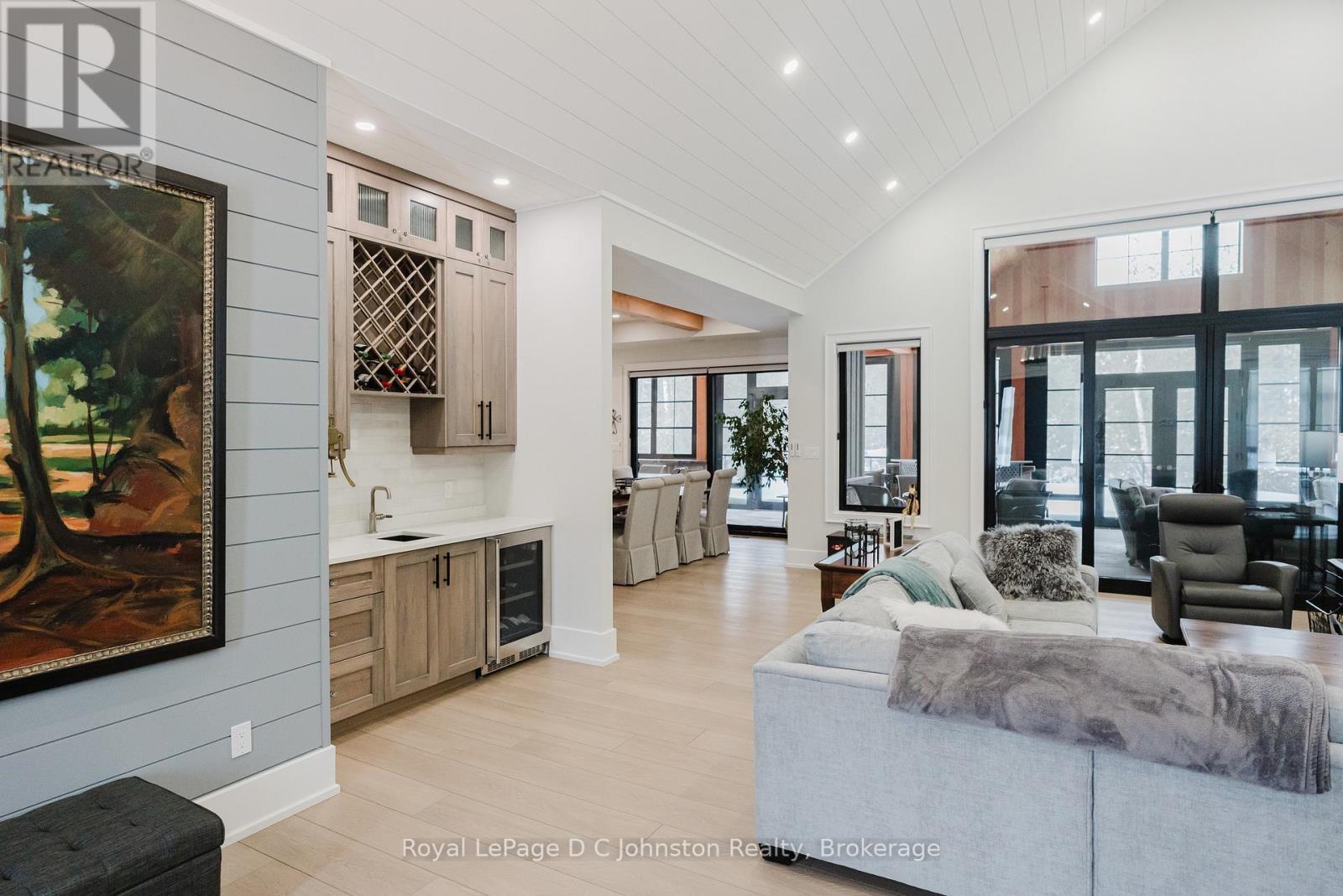 












28 LAKESIDE WOODS CRESCENT

,
Saugeen Shores,




Ontario
N0H2C6

