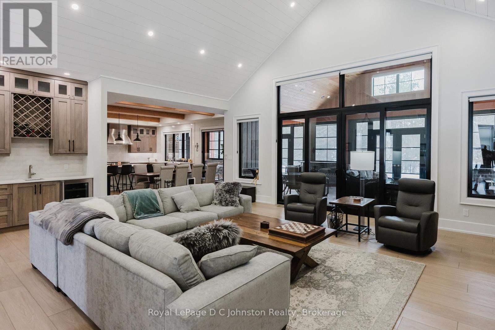 












28 LAKESIDE WOODS CRESCENT

,
Saugeen Shores,




Ontario
N0H2C6

