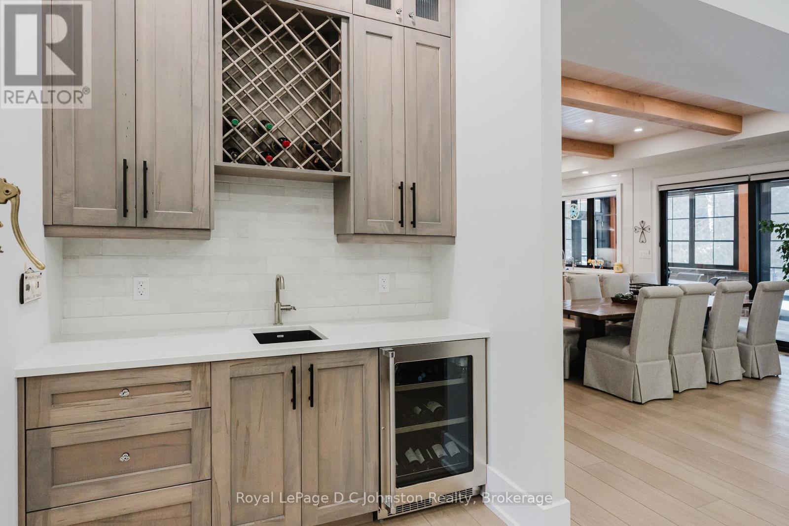 












28 LAKESIDE WOODS CRESCENT

,
Saugeen Shores,




Ontario
N0H2C6

