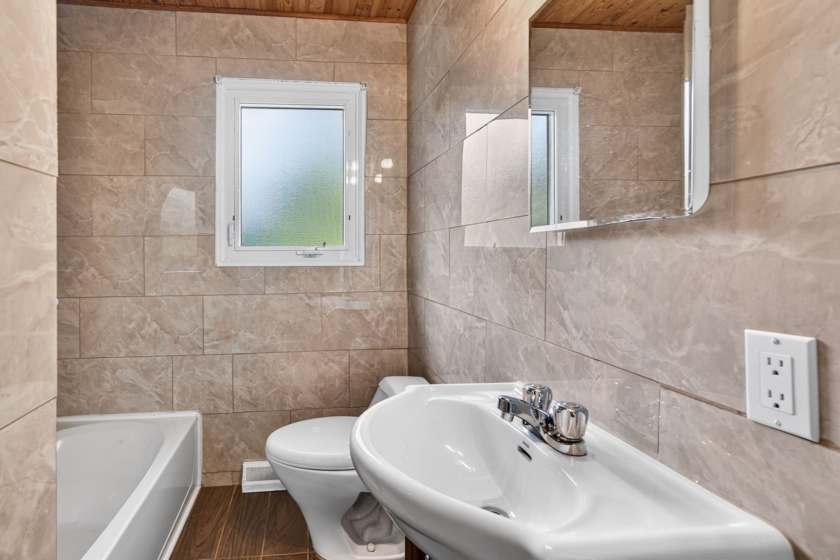









833


Ch. du Clocher

,
Saint-Jean-sur-Richelieu,




QC
J2Y1A4

