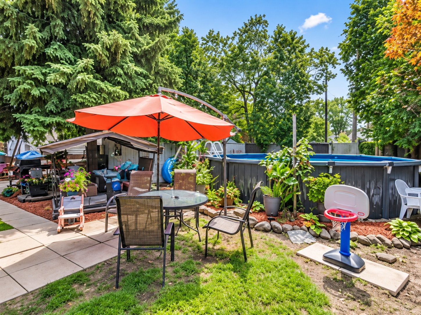 









1592

 - 1594


Rue Marquette

,
Longueuil (Le Vieux-Longueuil),




QC
J4K4J1

