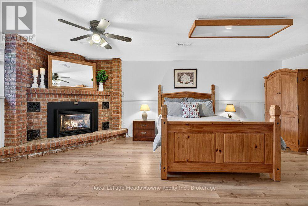 












4379 HENDERSON ROAD

,
Milton (TR Rural Trafalgar),




Ontario
L9E0K2

