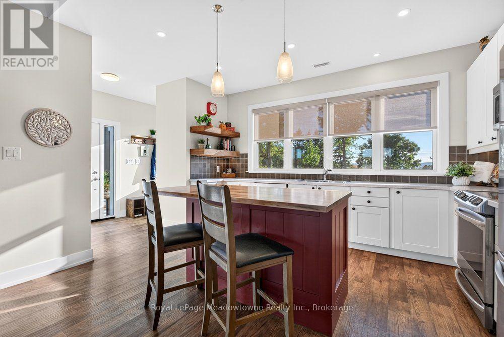 












4379 HENDERSON ROAD

,
Milton (TR Rural Trafalgar),




Ontario
L9E0K2

