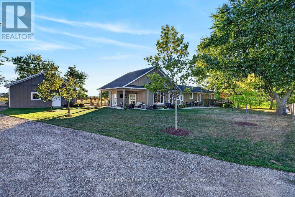 












4379 HENDERSON ROAD

,
Milton (TR Rural Trafalgar),




Ontario
L9E0K2

