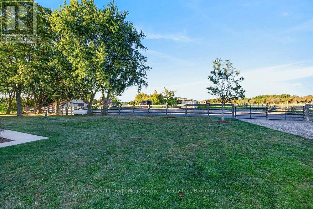 












4379 HENDERSON ROAD

,
Milton (TR Rural Trafalgar),




Ontario
L9E0K2

