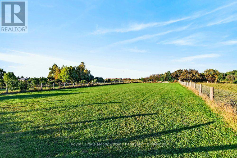 












4379 HENDERSON ROAD

,
Milton (TR Rural Trafalgar),




Ontario
L9E0K2

