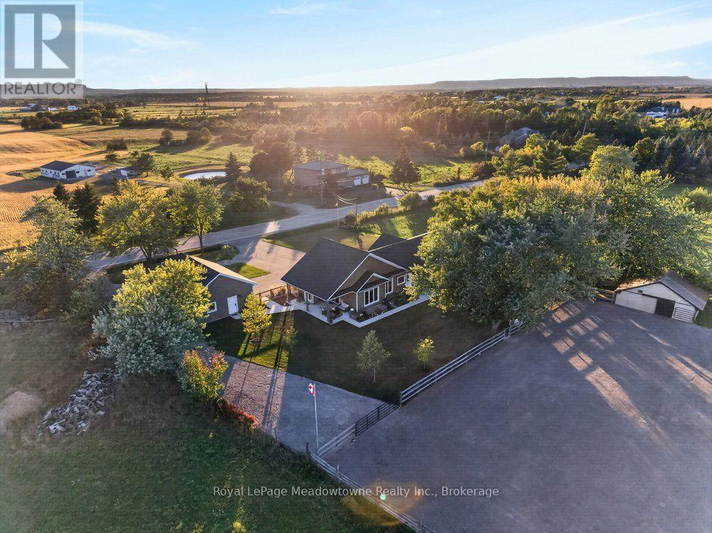 












4379 HENDERSON ROAD

,
Milton (TR Rural Trafalgar),




Ontario
L9E0K2

