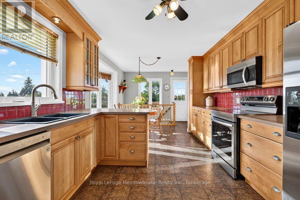 












4379 HENDERSON ROAD

,
Milton (TR Rural Trafalgar),




Ontario
L9E0K2

