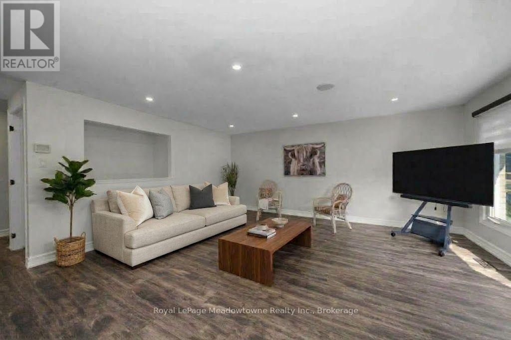 












96 MACDONALD CRESCENT

,
Milton (DP Dorset Park),




Ontario
L9T2Y8

