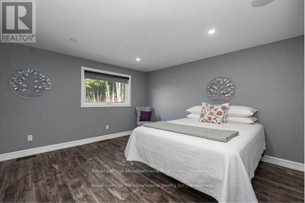 












96 MACDONALD CRESCENT

,
Milton (DP Dorset Park),




Ontario
L9T2Y8


