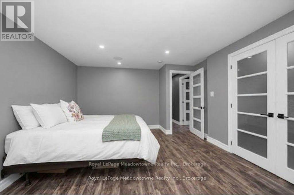 












96 MACDONALD CRESCENT

,
Milton (DP Dorset Park),




Ontario
L9T2Y8

