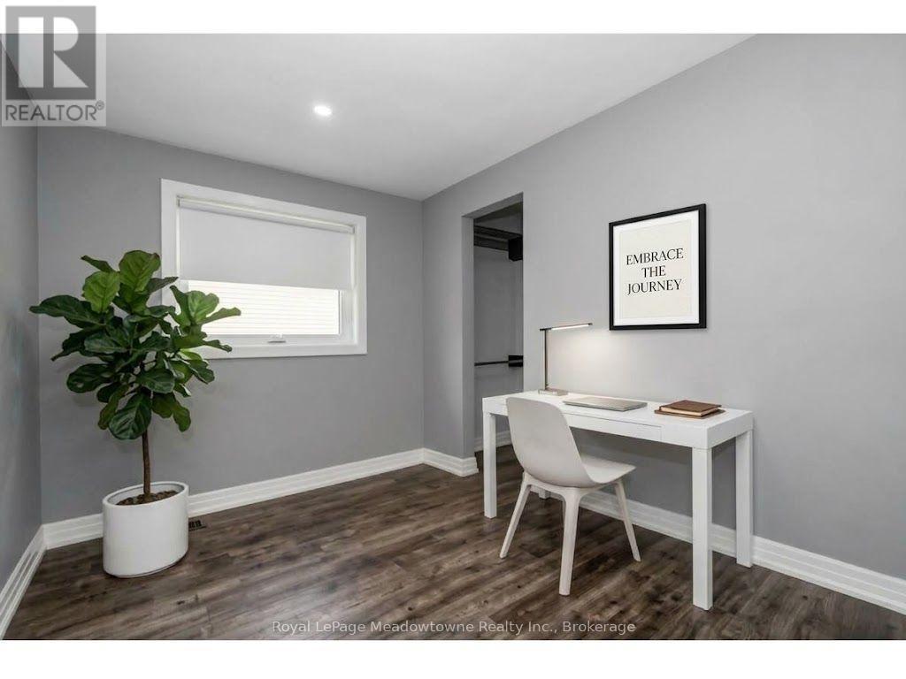 












96 MACDONALD CRESCENT

,
Milton (DP Dorset Park),




Ontario
L9T2Y8

