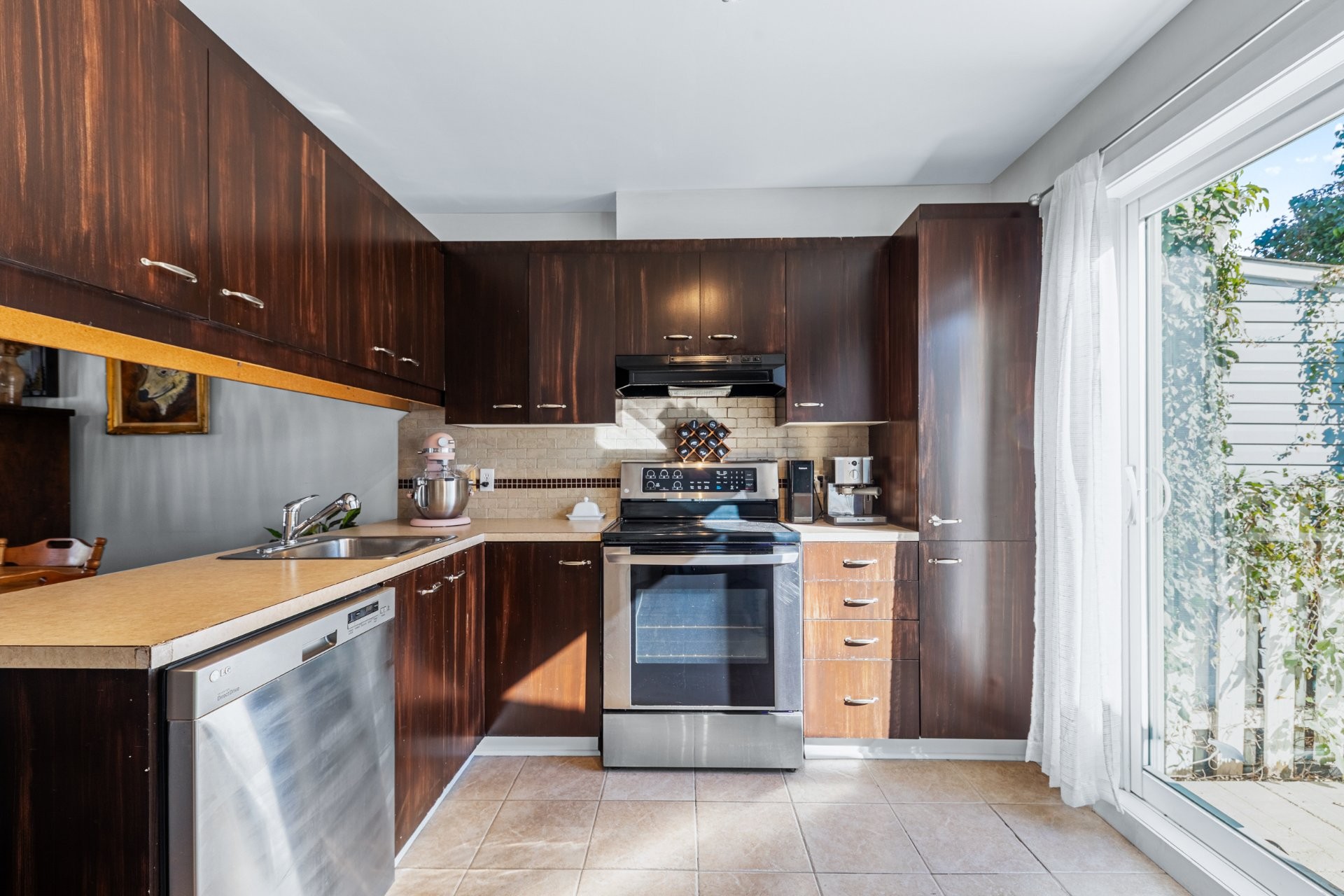 









518


Rue Bourguignon

,
Saint-Jean-sur-Richelieu,




QC
J3B8N6

