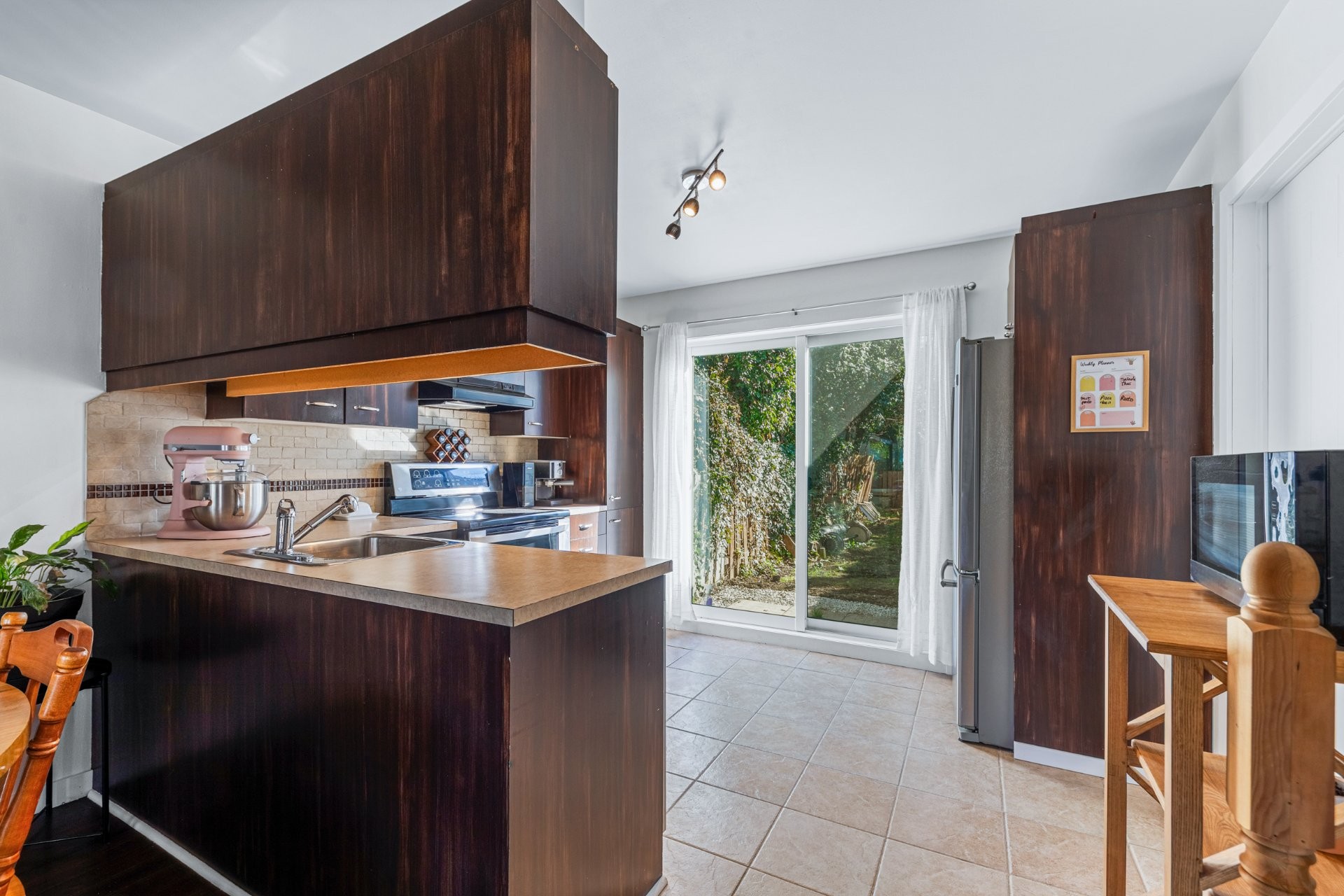 









518


Rue Bourguignon

,
Saint-Jean-sur-Richelieu,




QC
J3B8N6

