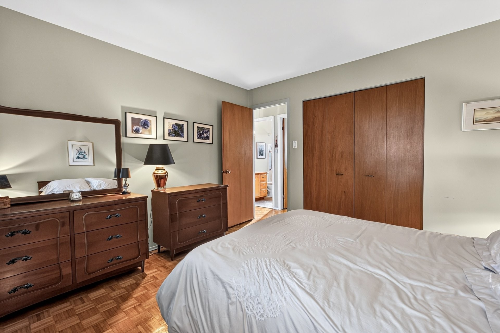 









559


Rue Gaspé

,
Longueuil (Greenfield Park),




QC
J4V1H6

