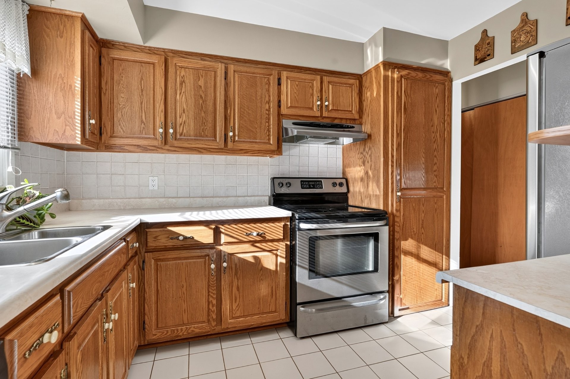 









559


Rue Gaspé

,
Longueuil (Greenfield Park),




QC
J4V1H6

