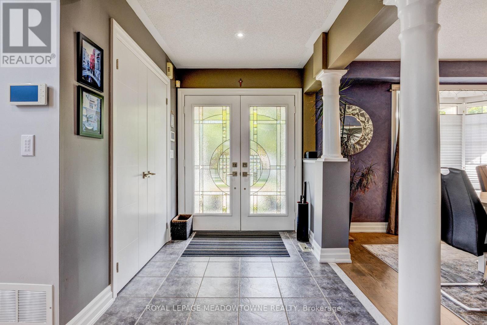 












116 DIXON DRIVE

,
Milton,




Ontario
L9T5P7

