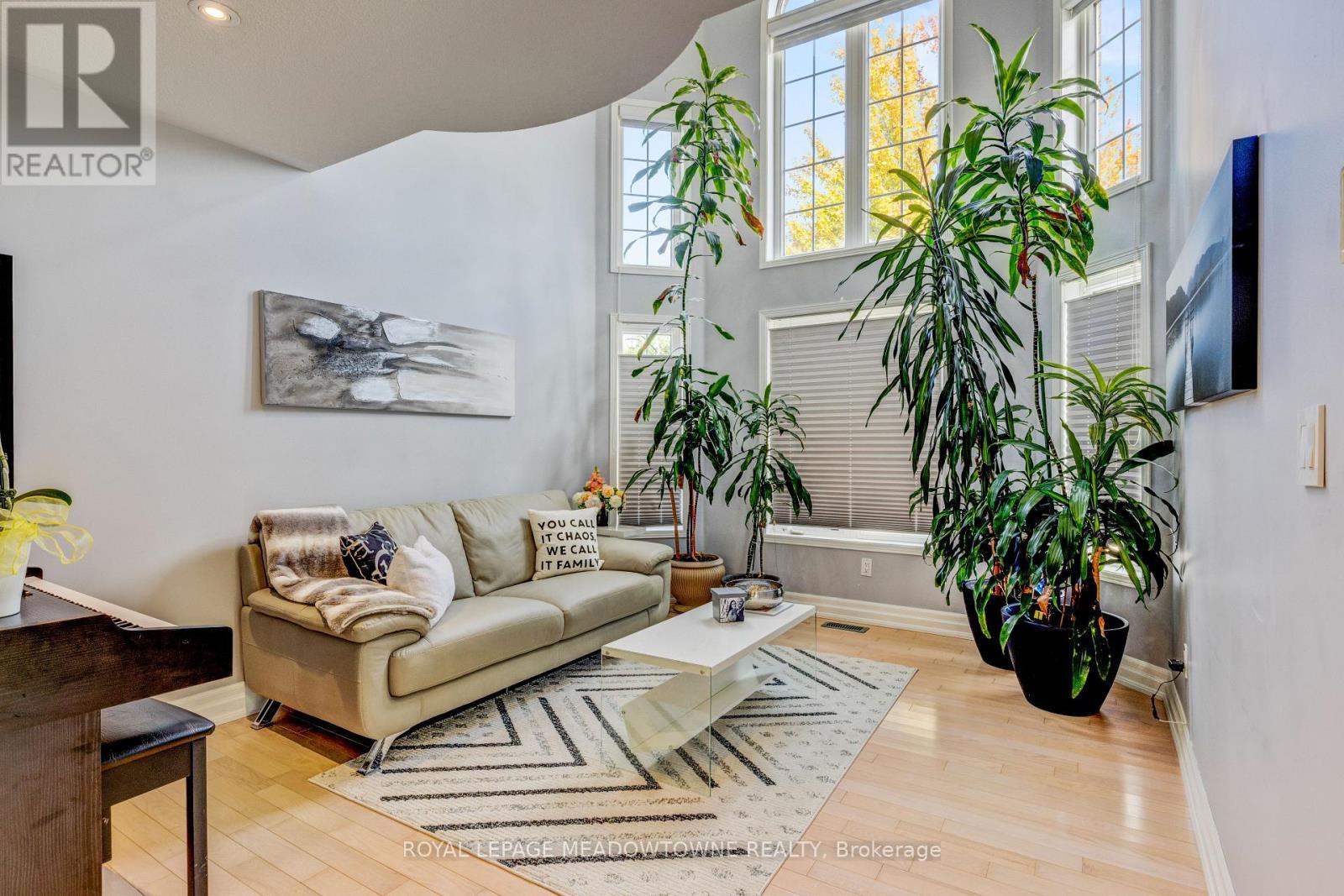 












116 DIXON DRIVE

,
Milton,




Ontario
L9T5P7

