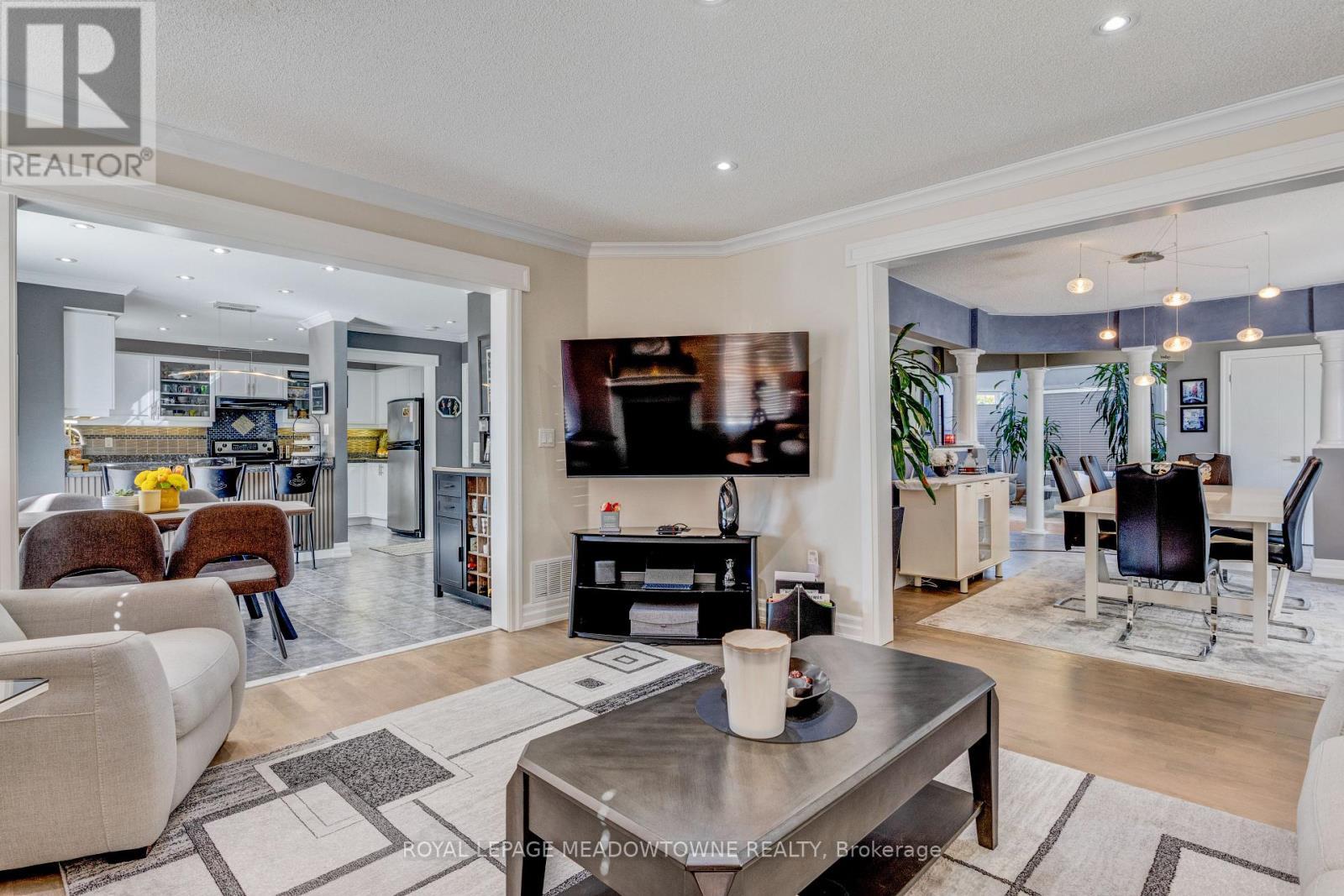 












116 DIXON DRIVE

,
Milton,




Ontario
L9T5P7


